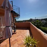 בית אירוח Deluxe In Royal Cabopino Townhouse מארבלה