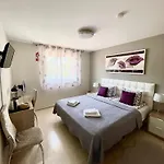 בית אירוח Deluxe In Royal Cabopino Townhouse מארבלה